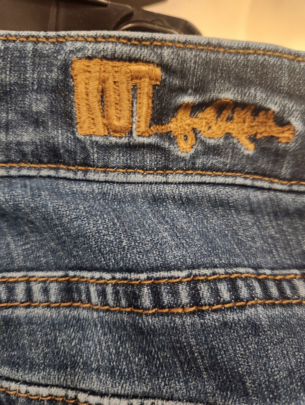 Kut From The Kloth Blue Denim Capriswith Embroidered Logo